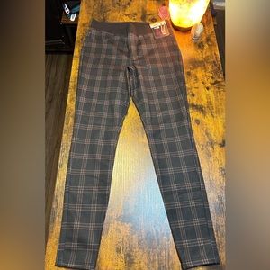 Never worn patterned BoHo Jeggings Mid Rise.